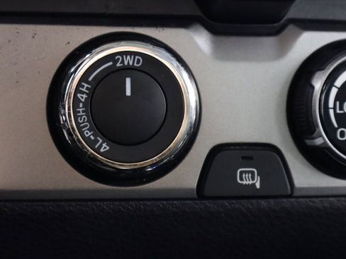 Used 2016 Toyota Tacoma SR5 w/ SR5 Appearance Package (SN) image 21