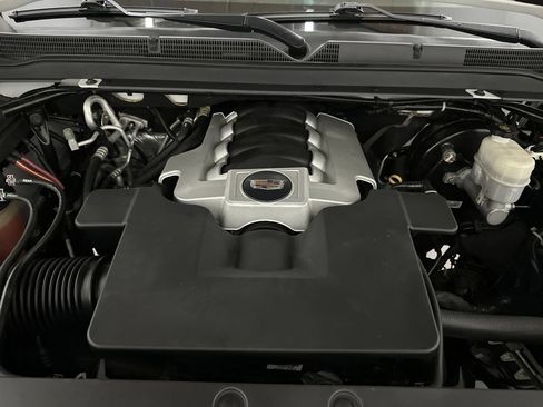 Used 2019 Cadillac Escalade Luxury AWD/4WD image 7