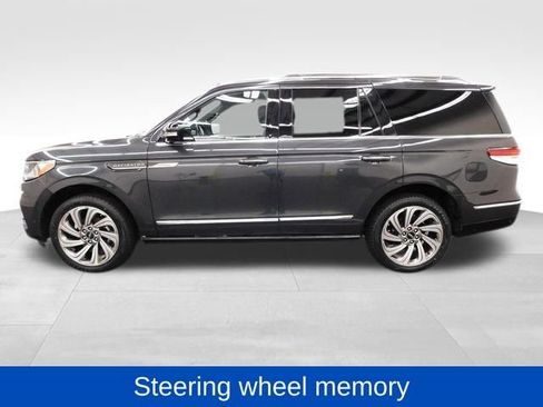 Used 2023 Lincoln Navigator Reserve image 7