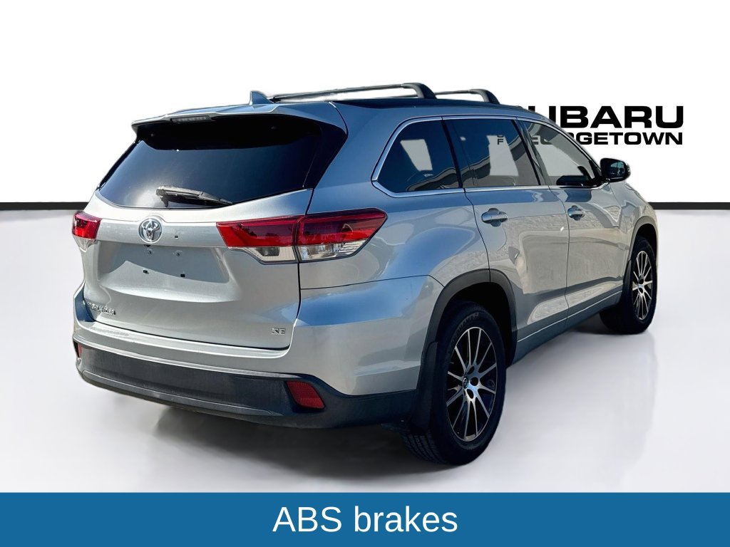 Used 2018 Toyota Highlander SE FWD image 7