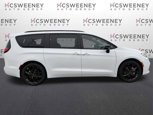 New 2026 Chrysler Pacifica Select w/ S Appearance Package image 6