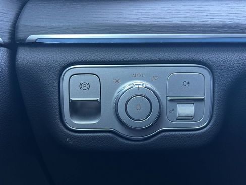 Used 2025 Mercedes-Benz GLE 450e 4MATIC image 19