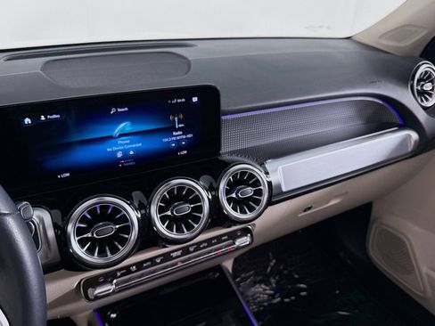 Used 2023 Mercedes-Benz GLB 250 4MATIC image 21