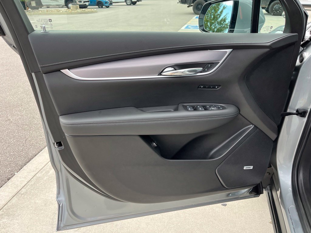Used 2025 Cadillac XT6 Luxury w/ LPO, Floor Liner Package AWD/4WD image 6