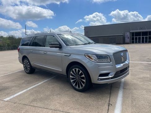 Used 2021 Lincoln Navigator L Reserve w/ Luxury Package RWD image 3