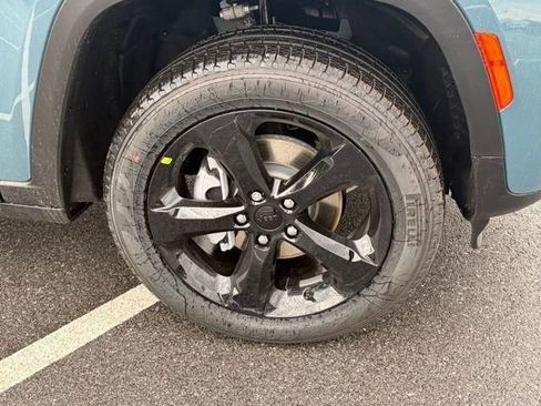 New 2026 Jeep Grand Cherokee Limited image 11