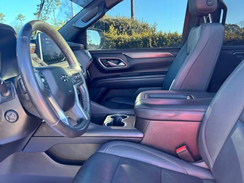 Used 2022 Chevrolet Suburban Z71 w/ Luxury Package image 15