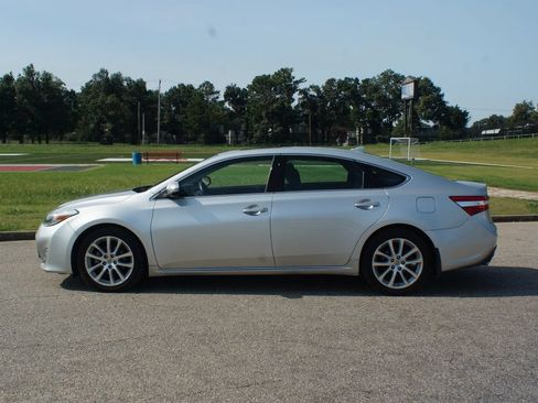 Used 2013 Toyota Avalon Limited FWD image 10