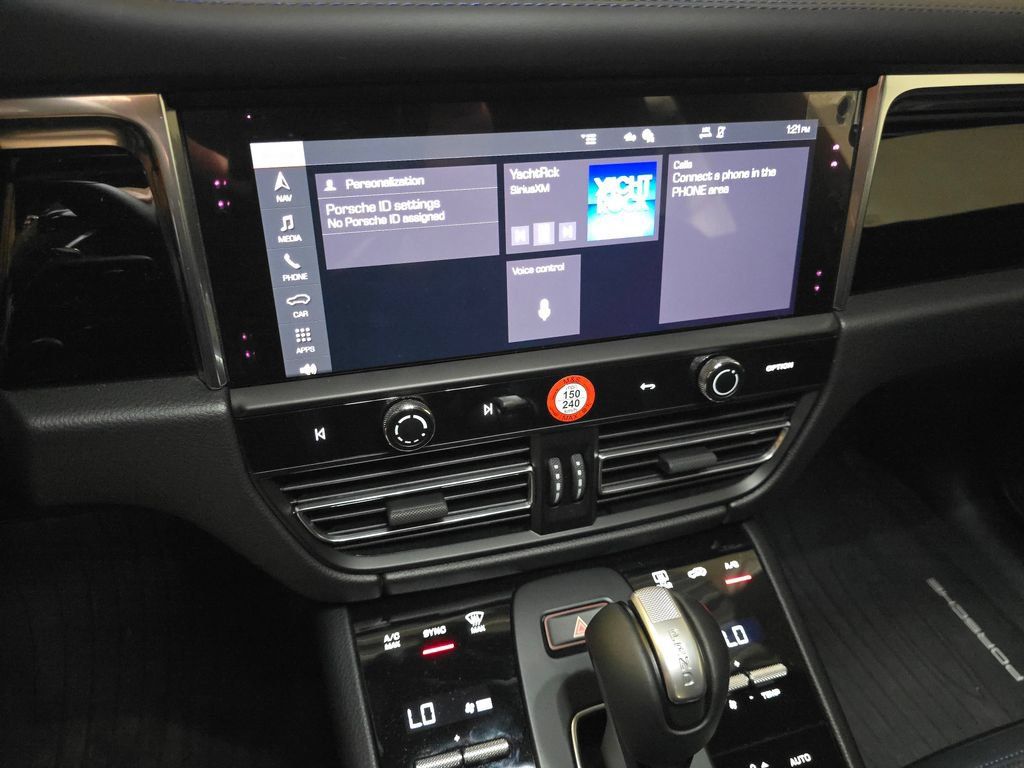 Certified 2026 Porsche Macan AWD/4WD image 25