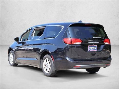 Used 2017 Chrysler Pacifica LX FWD image 7