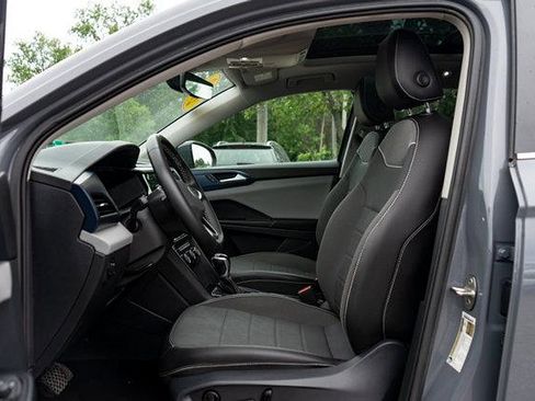 Certified 2023 Volkswagen Taos SE w/ Panoramic Sunroof Package AWD/4WD image 11