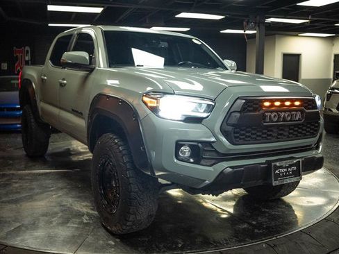 Used 2023 Toyota Tacoma TRD Off-Road w/ Black Out Package (TMS) AWD/4WD image 5
