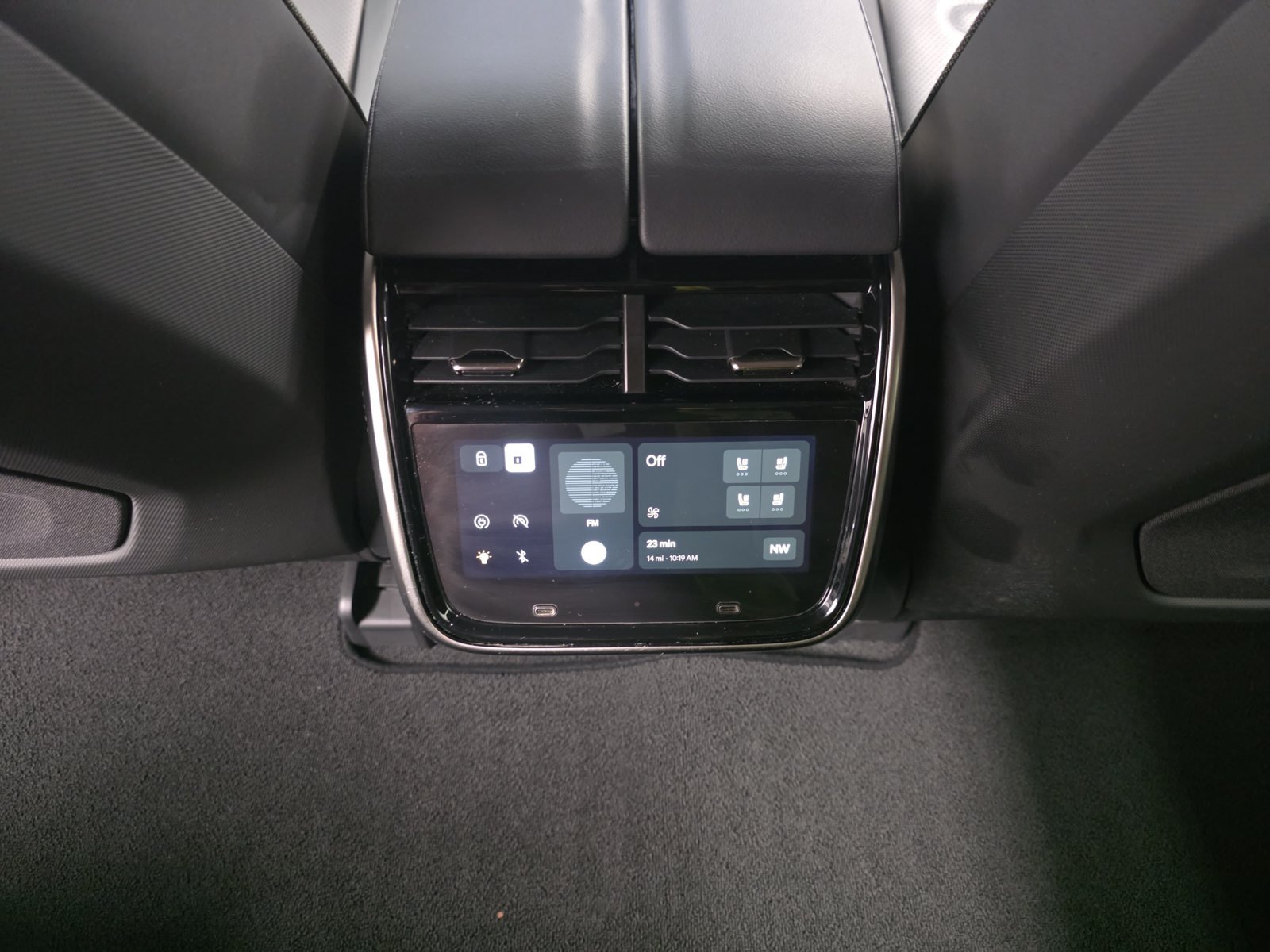 Used 2025 Rivian R1S Adventure Dual AWD/4WD image 30