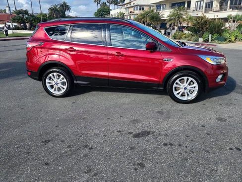 Used 2017 Ford Escape SE w/ SE Leather Comfort Package FWD image 4