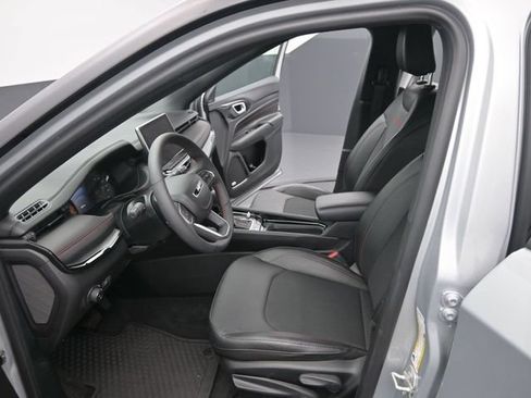 Used 2024 Jeep Compass Trailhawk w/ Sun and Sound Group AWD/4WD image 16