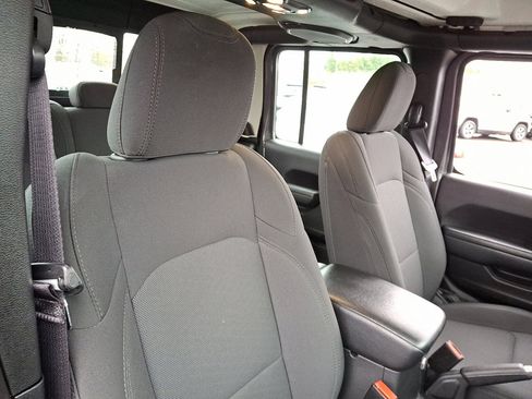 Used 2022 Jeep Gladiator Sport image 13