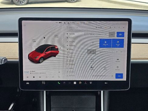 Used 2021 Tesla Model Y Long Range image 32