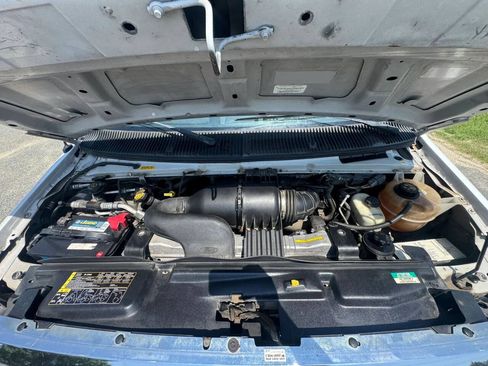 Used 2011 Ford E-450 and Econoline 450 Super Duty RWD image 18