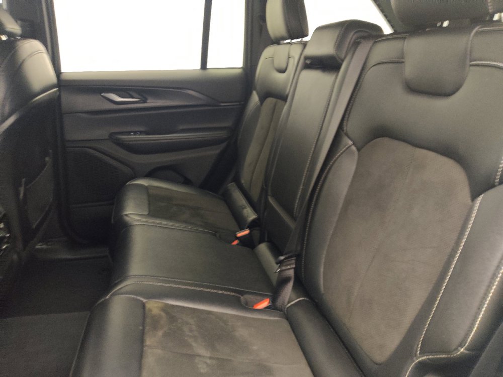 Used 2023 Jeep Grand Cherokee Altitude AWD/4WD image 18