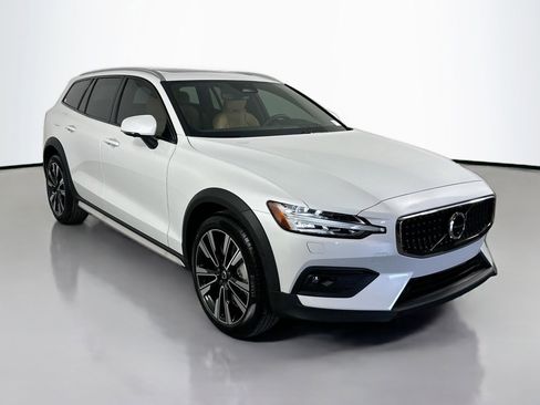 New 2026 Volvo V60 B5 Cross Country Ultra w/ Protection Package Premier image 3