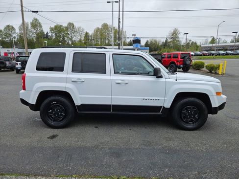 Used 2016 Jeep Patriot Sport w/ Power Value Group FWD image 6