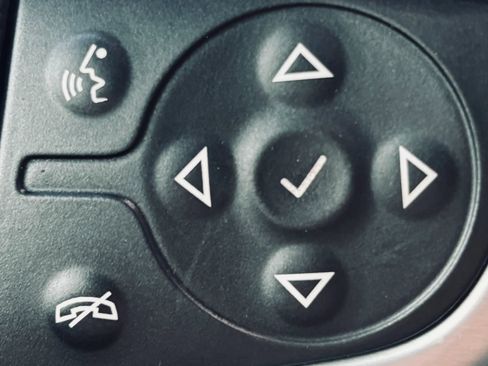 Used 2020 GMC Yukon SLE w/ SLE Value Package image 11