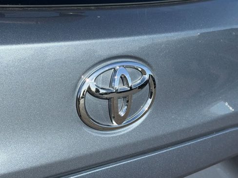 Used 2025 Toyota Corolla Cross XLE w/ Convenience Package FWD image 8