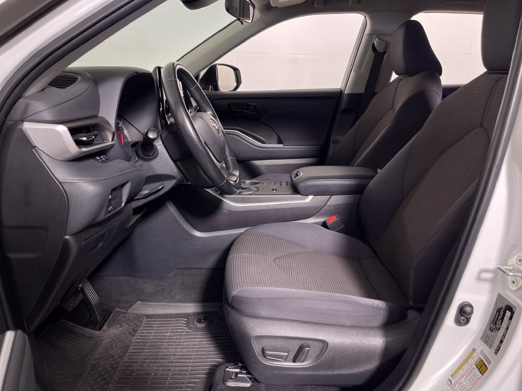 Certified 2022 Toyota Highlander LE FWD image 12