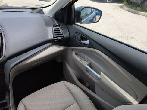 Used 2019 Ford Escape SE FWD image 17