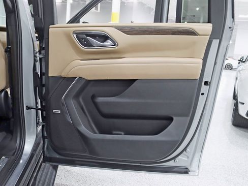 Used 2024 Chevrolet Suburban Premier w/ Premium Package image 41