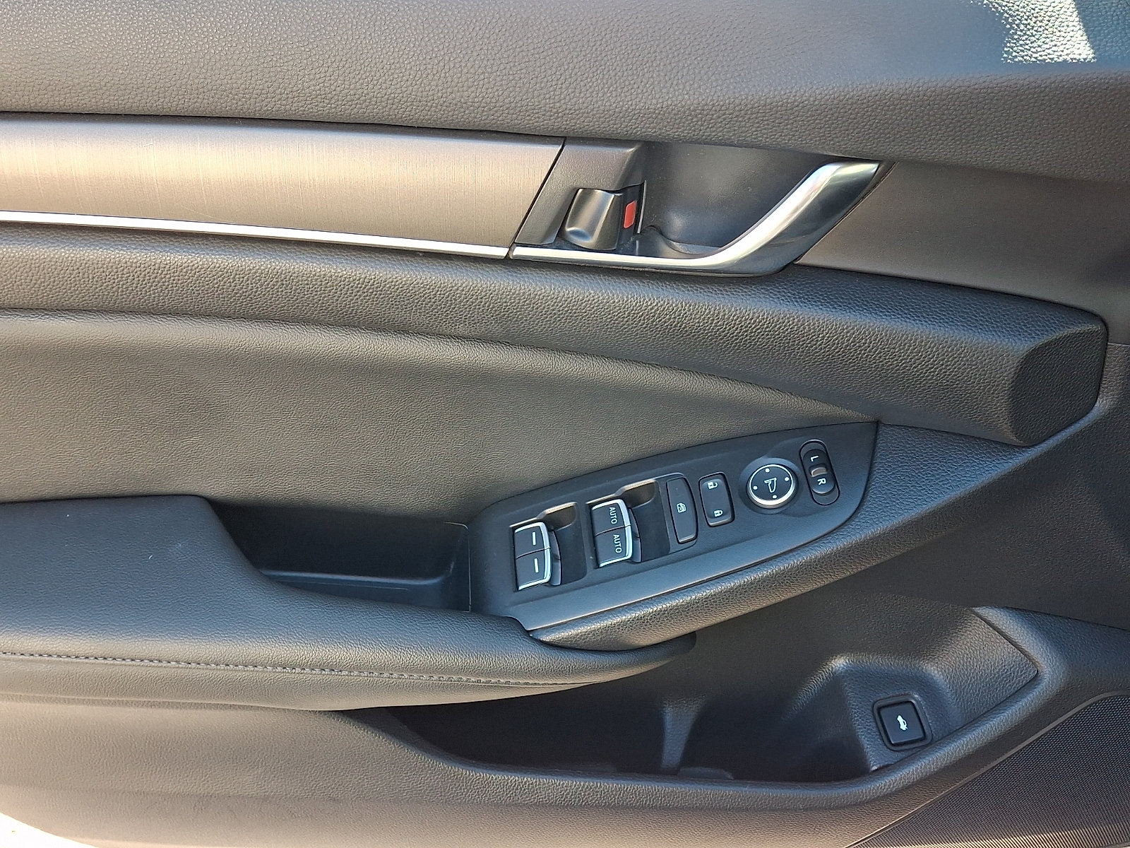 Used 2021 Honda Accord LX image 12