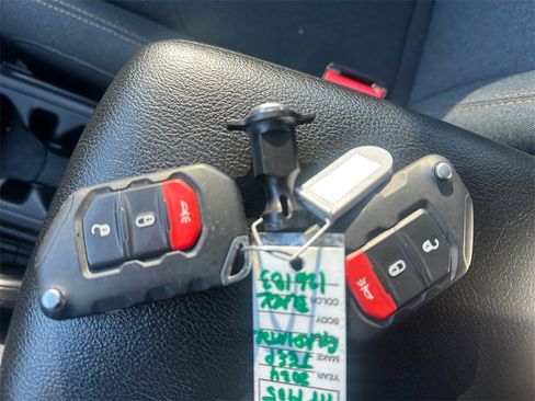 Certified 2024 Jeep Gladiator Sport image 32