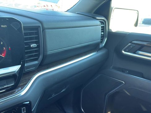 Used 2025 GMC Sierra 1500 Elevation image 18