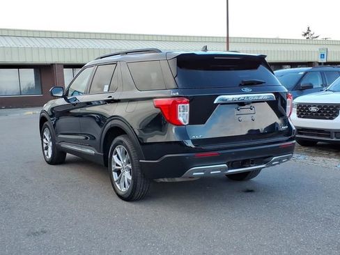 Used 2023 Ford Explorer XLT w/ Equipment Group 202A AWD/4WD image 14