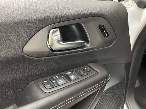 New 2026 Chrysler Pacifica Select FWD image 25
