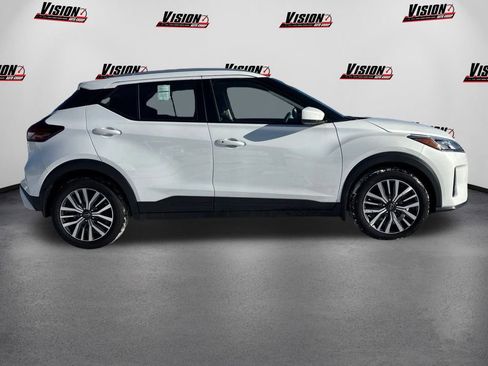 Used 2024 Nissan Kicks SV image 4