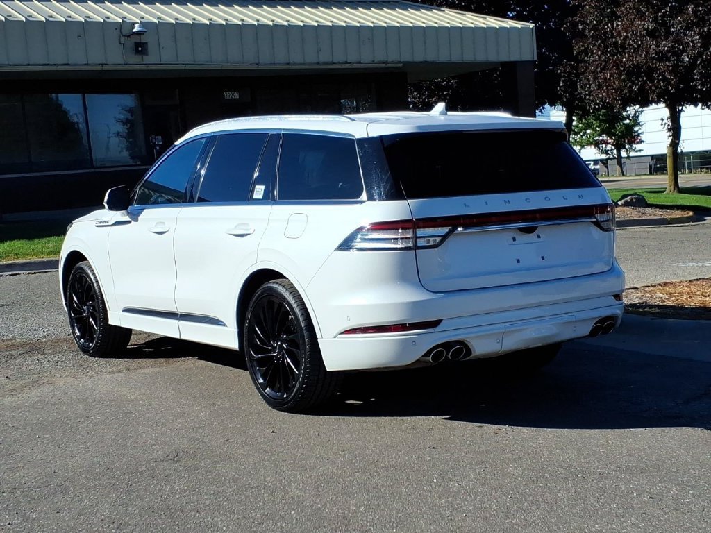 Used 2022 Lincoln Aviator Reserve w/ Equipment Group 201A AWD/4WD image 3