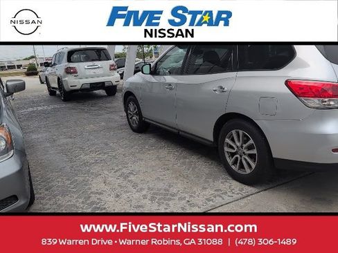 Used 2015 Nissan Pathfinder SV FWD image 22
