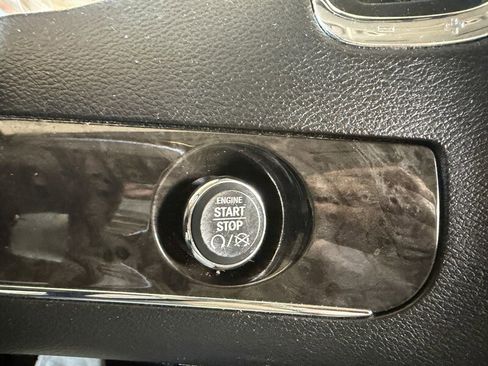 Used 2015 Chrysler Town & Country Touring w/ Driver Convenience Group FWD image 28