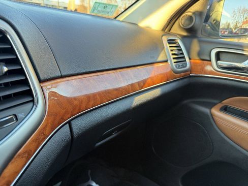 Used 2013 Jeep Grand Cherokee Overland w/ Advance Technology Group image 32