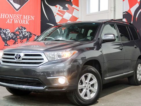 Used 2012 Toyota Highlander SE image 1