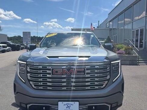 Used 2023 GMC Sierra 1500 Denali w/ Denali Reserve Package AWD/4WD image 2