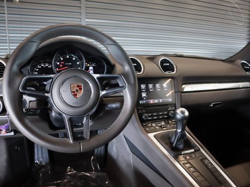 Certified 2018 Porsche 718 Cayman RWD image 14