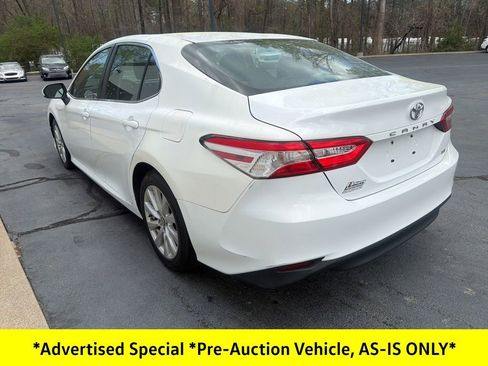 Used 2018 Toyota Camry LE image 12