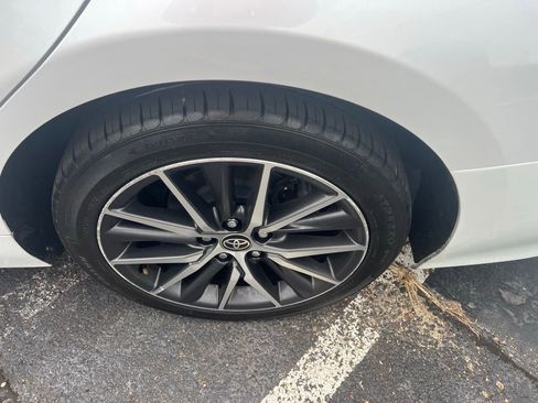 Used 2021 Toyota Camry XLE image 11