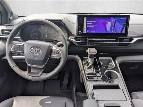Used 2026 Toyota Sienna XLE Woodland Edition image 17