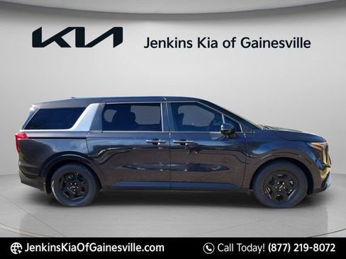 New 2026 Kia Carnival FWD image 2