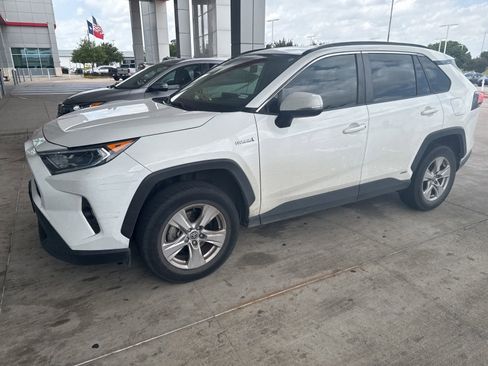 Used 2021 Toyota RAV4 XLE w/ Convenience Package AWD/4WD image 1