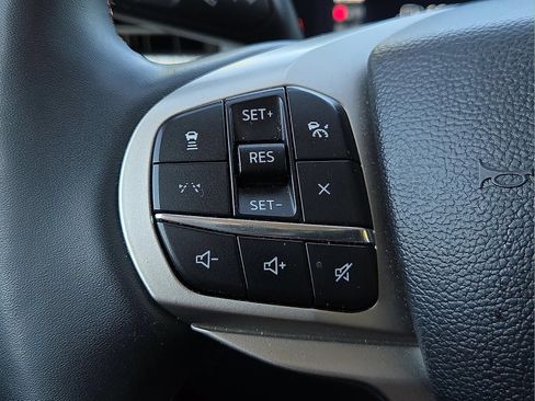 Used 2025 Ford Explorer Active w/ Active Comfort Package RWD image 19