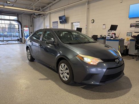 Used 2014 Toyota Corolla LE image 2